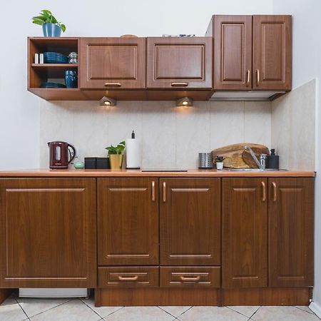2 Bedroom Apartment Next To The Main Railway Station - By Upstairs Красков Екстериор снимка