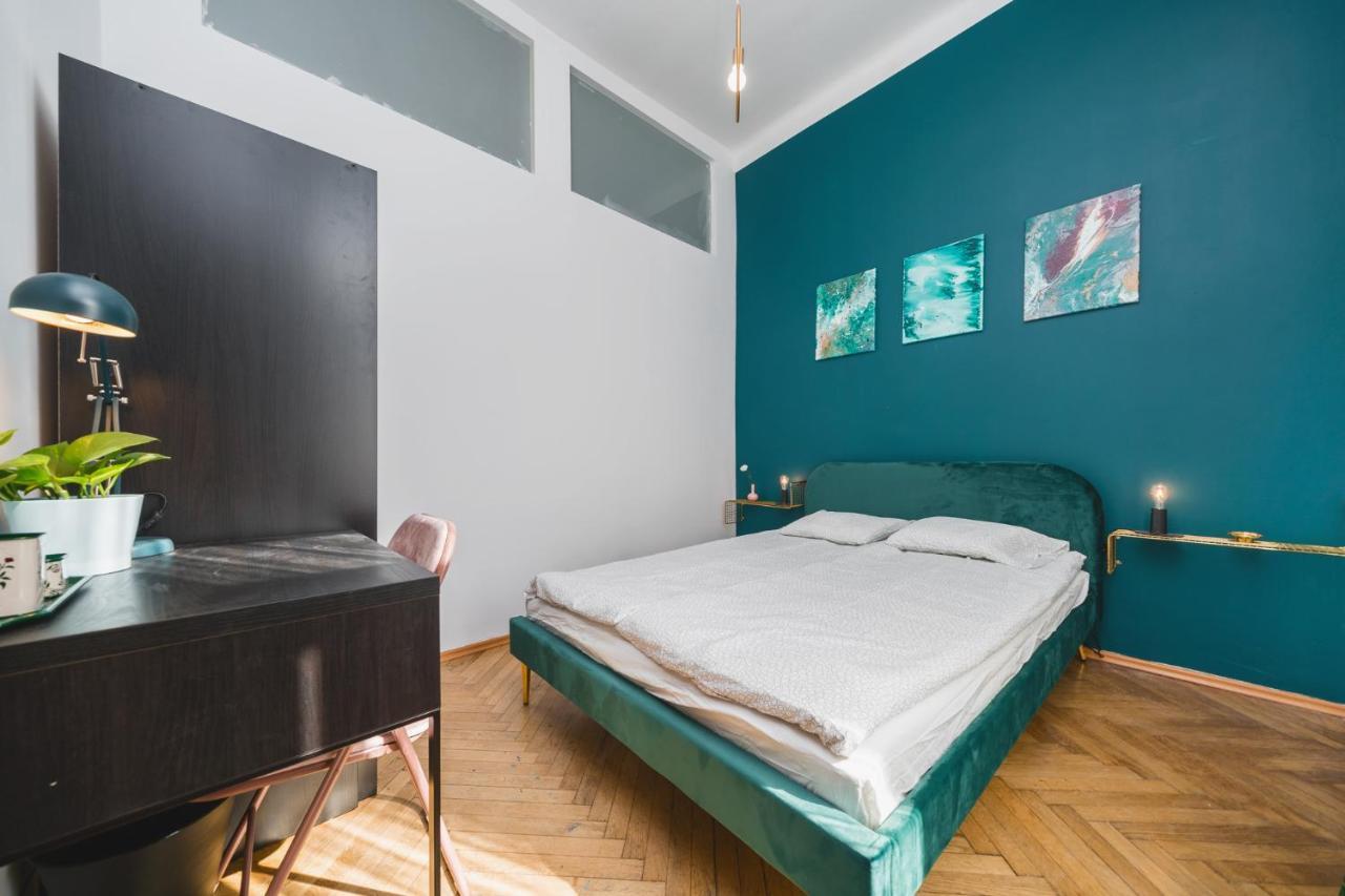 2 Bedroom Apartment Next To The Main Railway Station - By Upstairs Красков Екстериор снимка