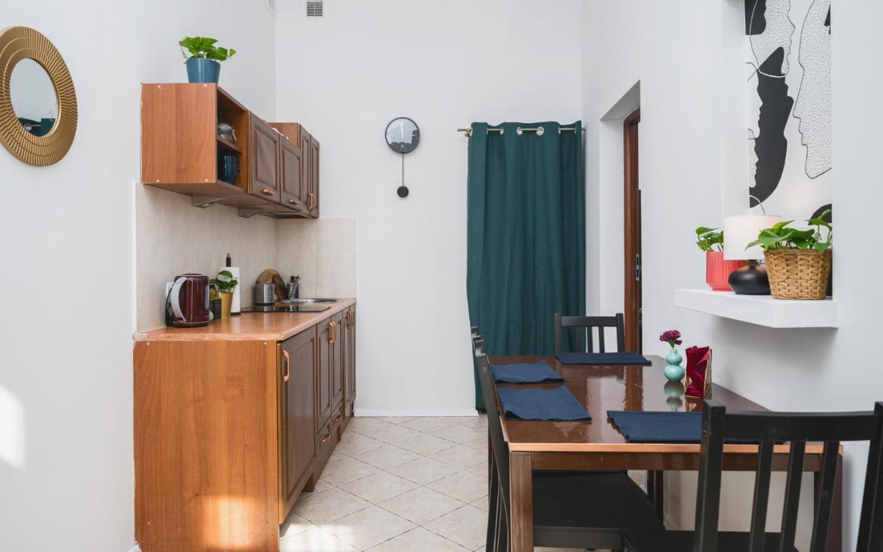 2 Bedroom Apartment Next To The Main Railway Station - By Upstairs Красков Екстериор снимка