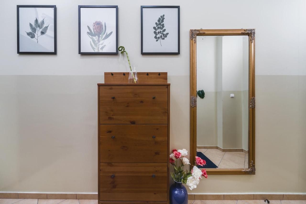 2 Bedroom Apartment Next To The Main Railway Station - By Upstairs Красков Екстериор снимка