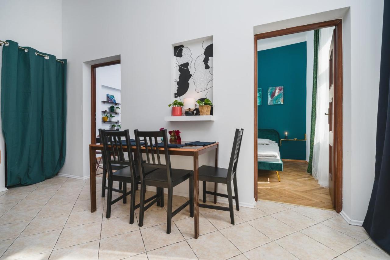 2 Bedroom Apartment Next To The Main Railway Station - By Upstairs Красков Екстериор снимка