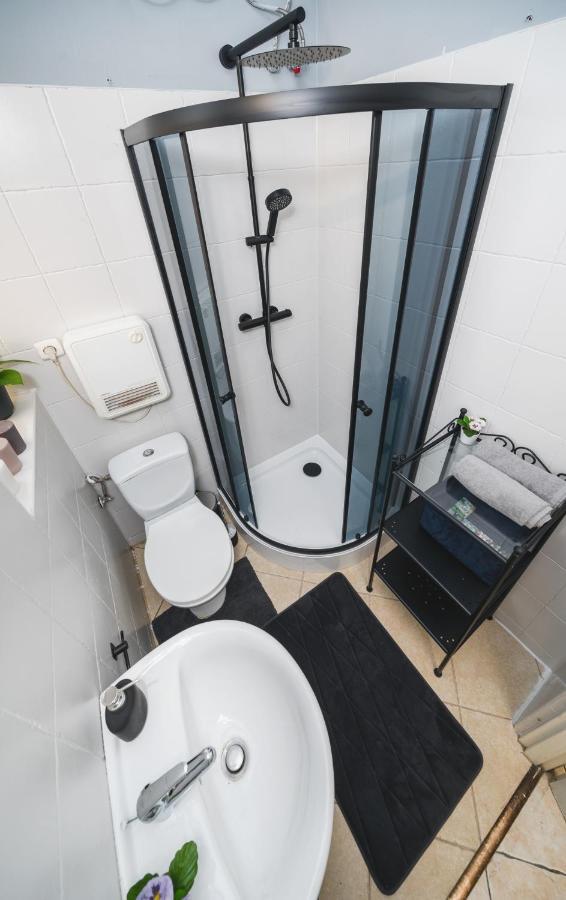 2 Bedroom Apartment Next To The Main Railway Station - By Upstairs Красков Екстериор снимка